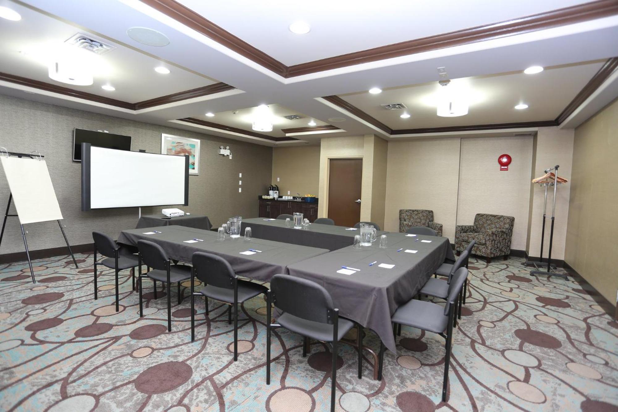 Holiday Inn Express Hotel & Suites Vernon By Ihg Exterior foto