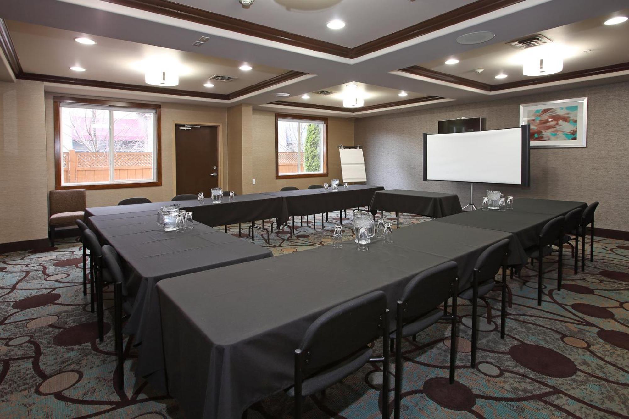 Holiday Inn Express Hotel & Suites Vernon By Ihg Exterior foto